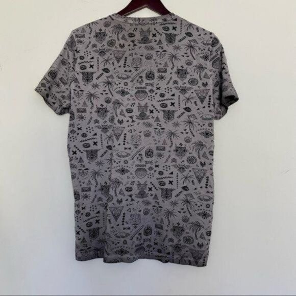 MEDICINE Mens Tribal Aztec print Ombré dyed Grey and black Cotton tee Sz M NWOT - Picture 5 of 13